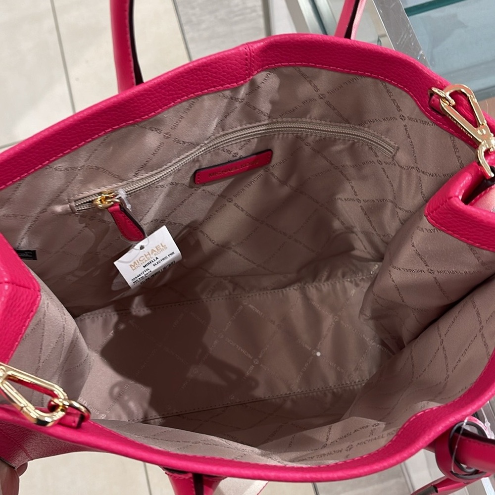 Michael Kors Mirella Medium East West Pebbled Leather Tote Shopper Bag MK EW
NWT - Picture 13 of 16